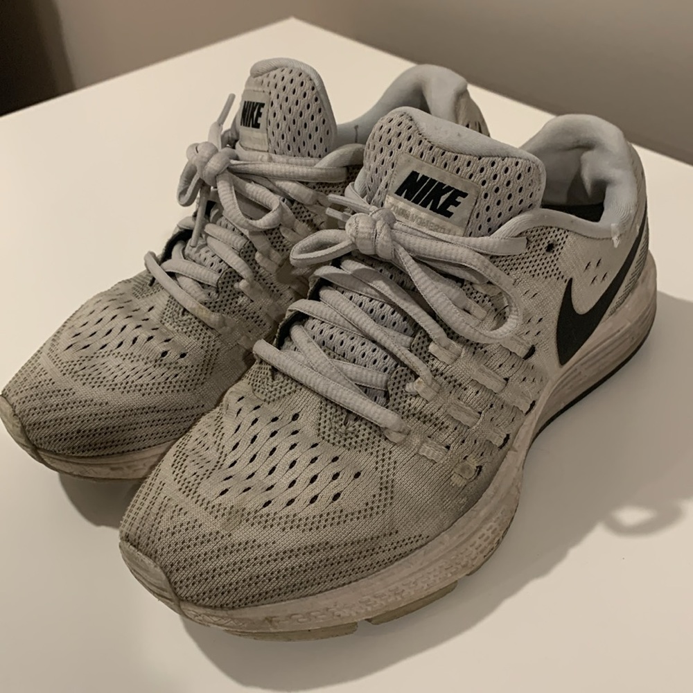Sneaks - Picture 3 of 6